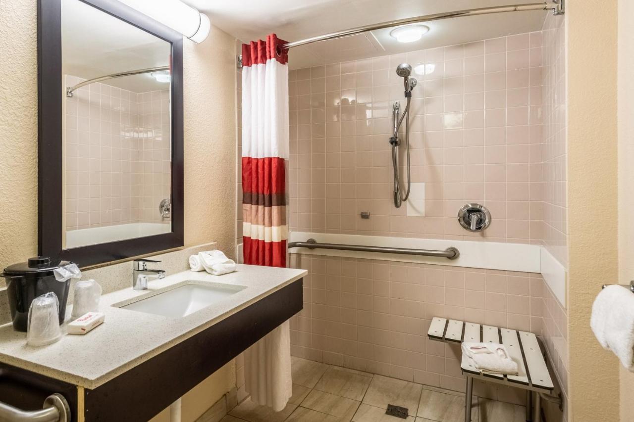 Red Roof Inn Tampa Bay - St. Petersburg Ngoại thất bức ảnh
