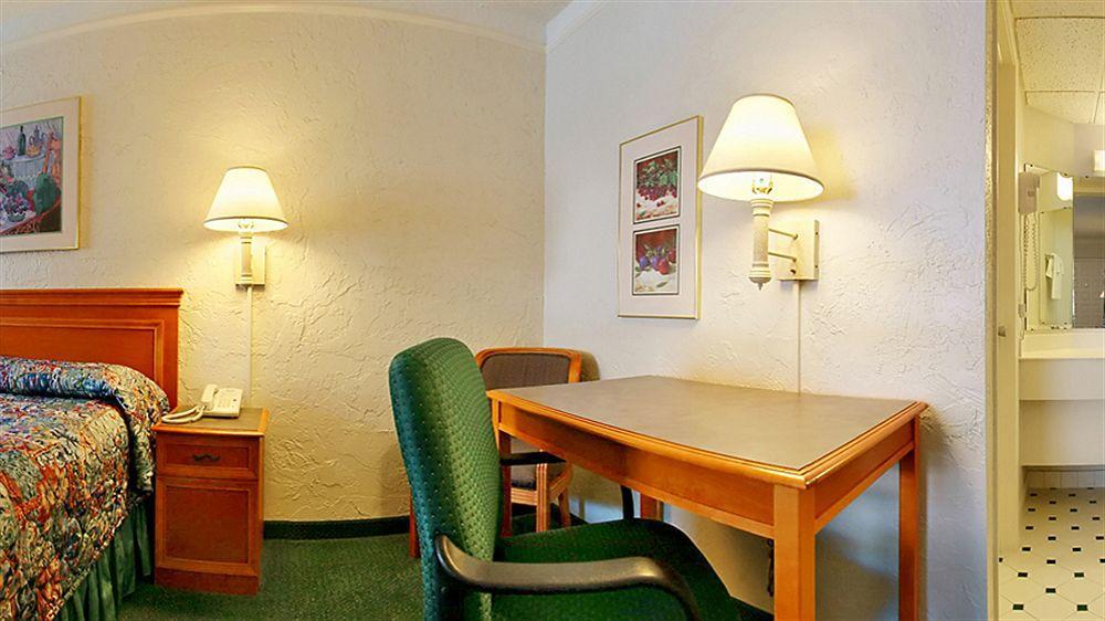 Red Roof Inn Tampa Bay - St. Petersburg Ngoại thất bức ảnh
