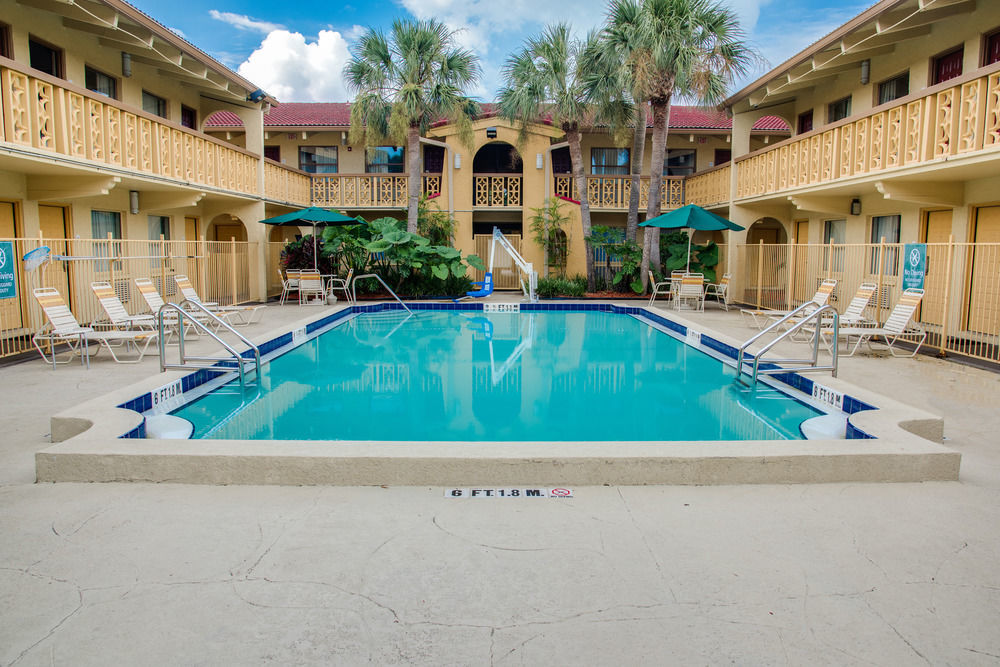 Red Roof Inn Tampa Bay - St. Petersburg Ngoại thất bức ảnh
